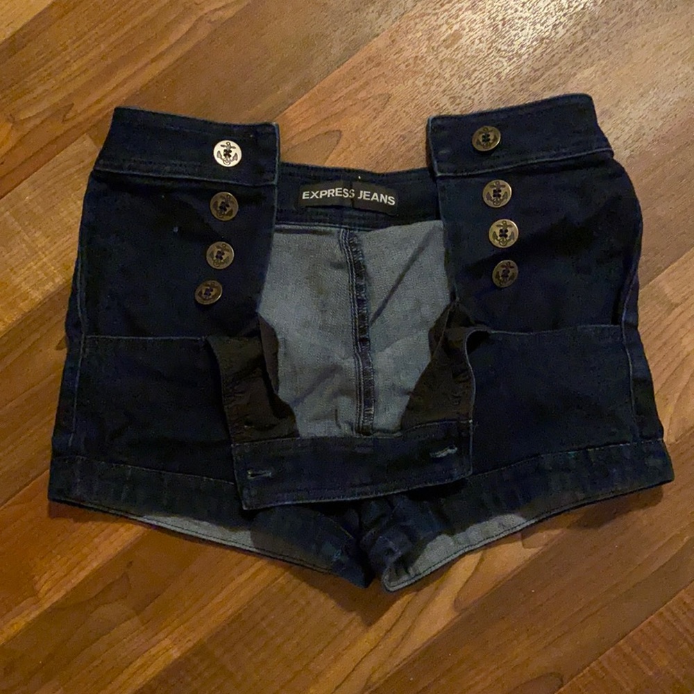 EXPRESS Highwaisted Shorts